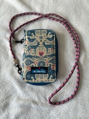 Kavu Folk Print Zip Crossbody in Navy, Cream & Pink